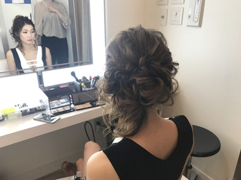 ヘアアレンジにも、たくさんテイストありますよね^_^